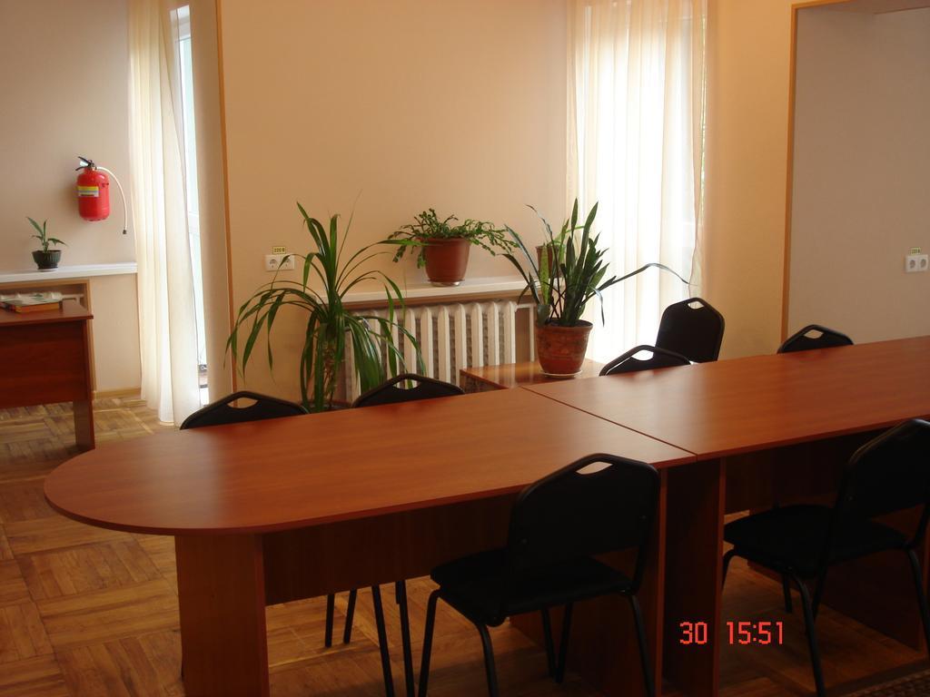 Hotel Znannya Киев Экстерьер фото