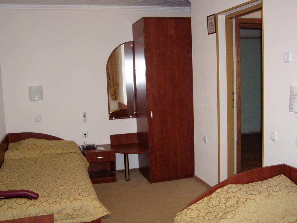 Hotel Znannya Киев Экстерьер фото