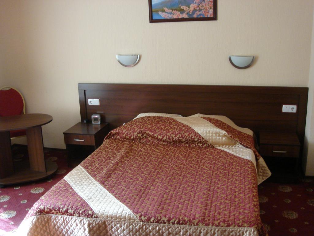 Hotel Znannya Киев Экстерьер фото